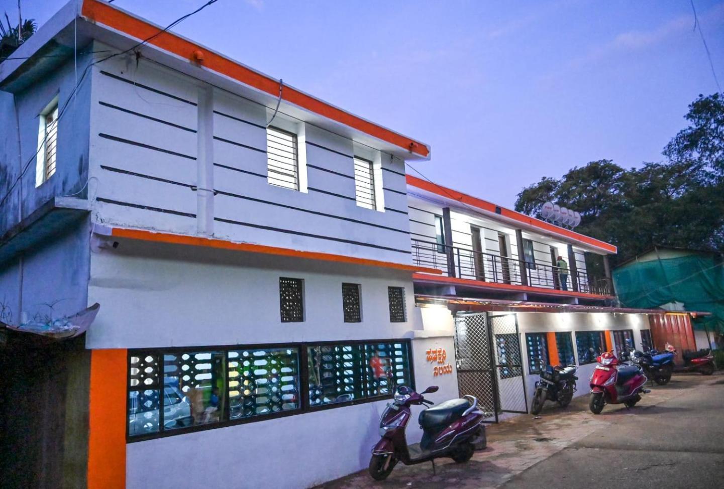 戈卡尔纳 The Shadaxari Nilaya酒店 外观 照片