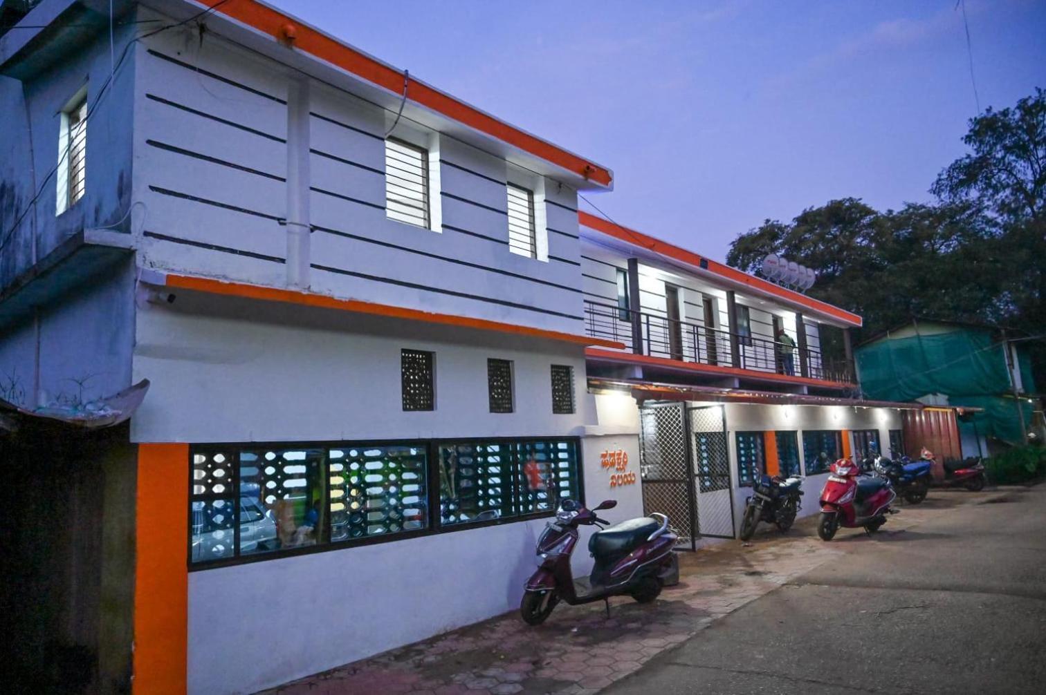 戈卡尔纳 The Shadaxari Nilaya酒店 外观 照片